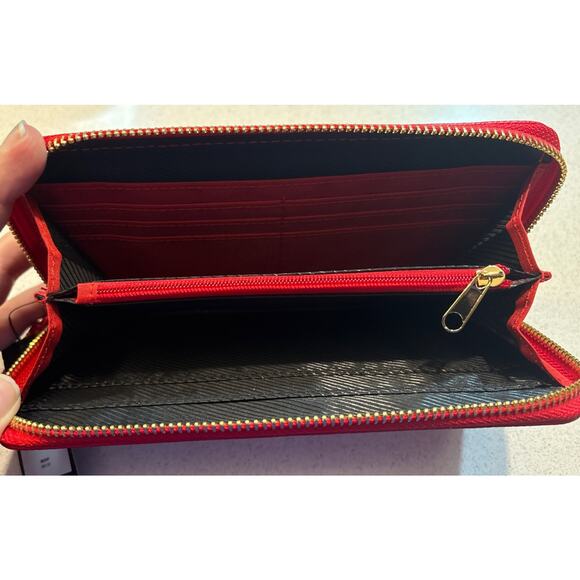 NWT Tahari Front Pocket Red Organizer Zip Around Wallet/Wristlet Retail $60 New - Picture 5 of 8